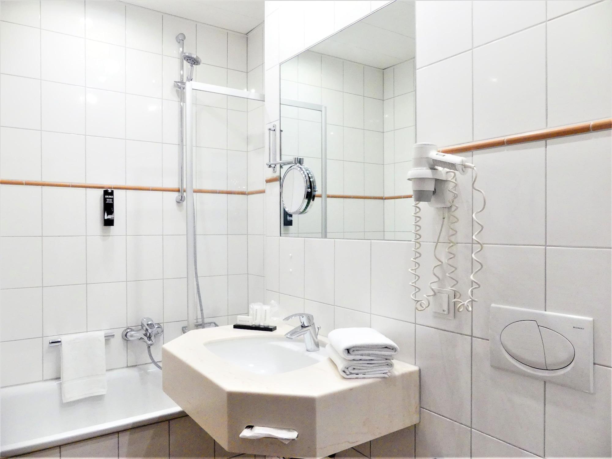קלן The Ascot Hotel מראה חיצוני תמונה